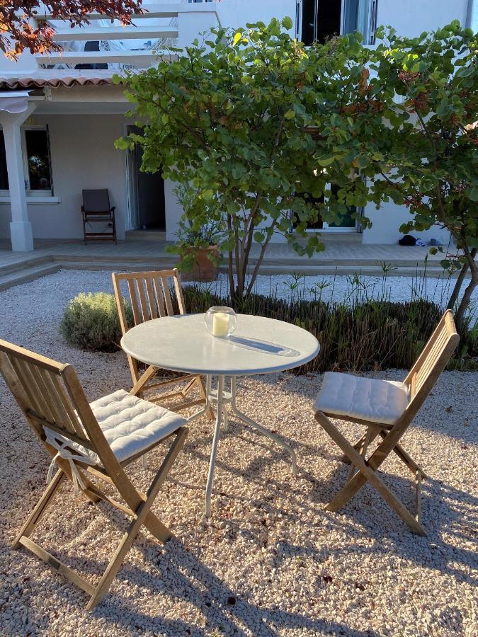 Appartement Rez De Villa Proche Port Et Plages De Sanary Esterno foto