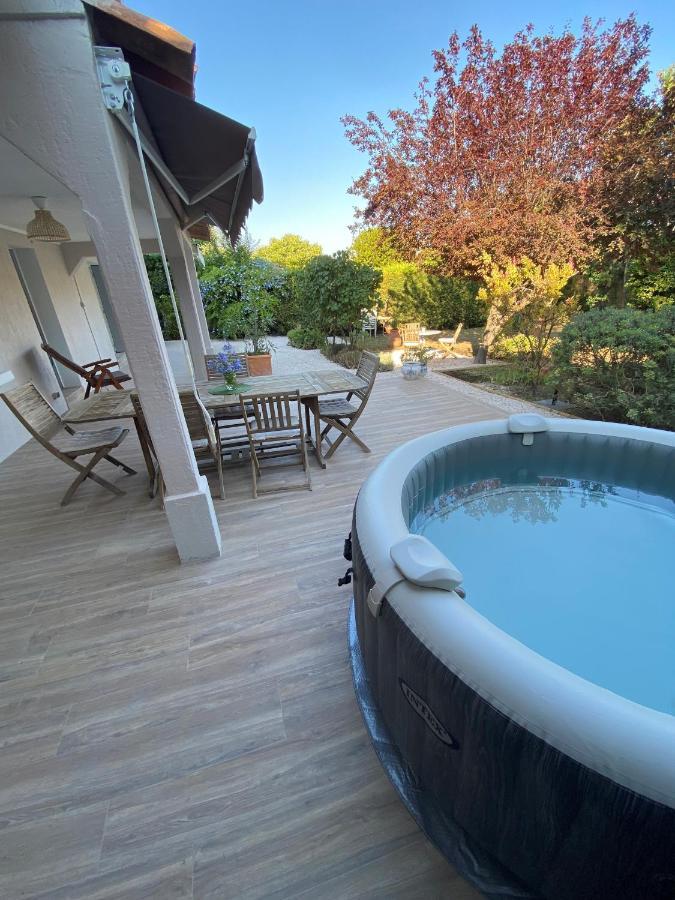 Appartement Rez De Villa Proche Port Et Plages De Sanary Esterno foto