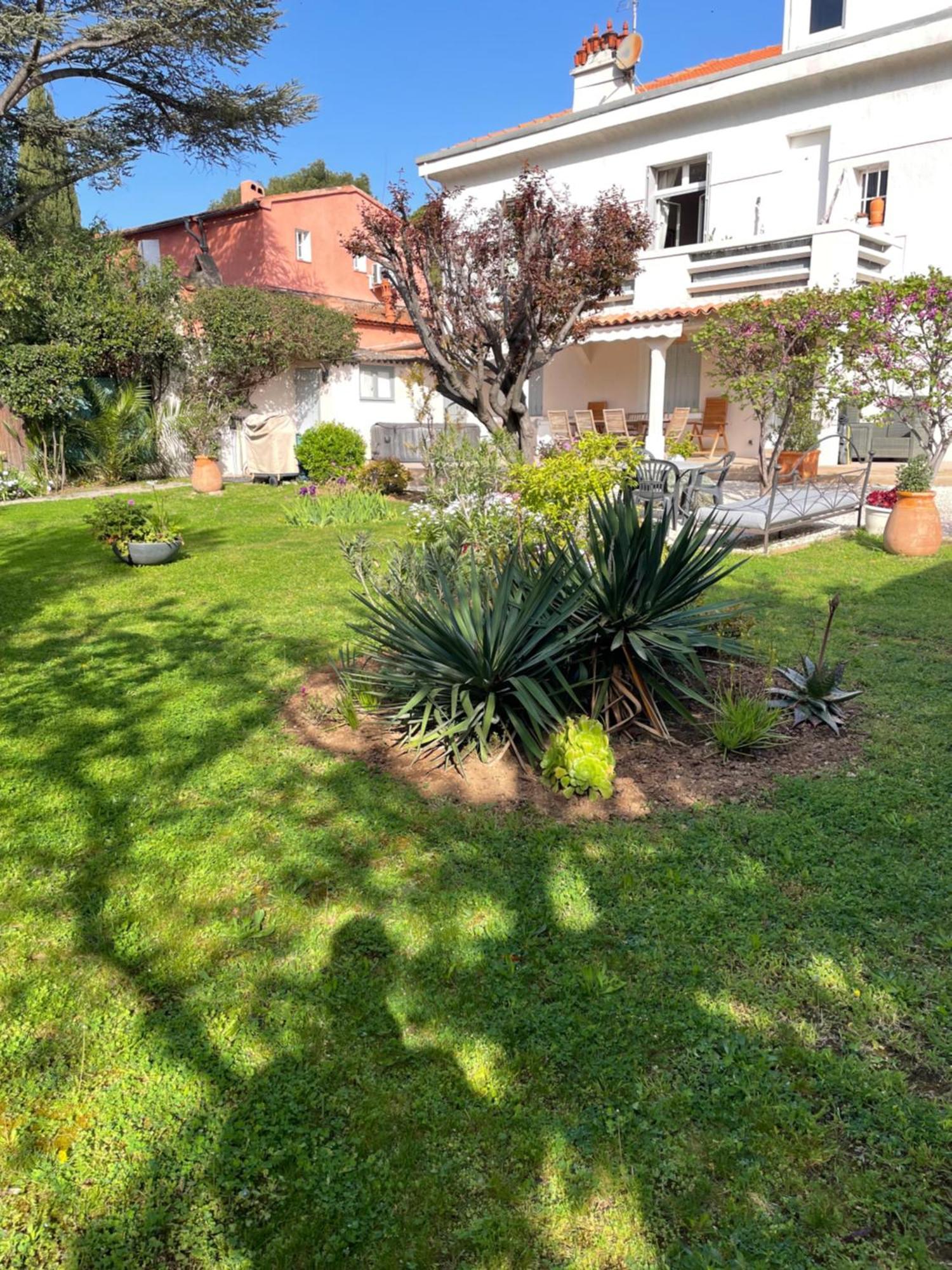 Appartement Rez De Villa Proche Port Et Plages De Sanary Esterno foto