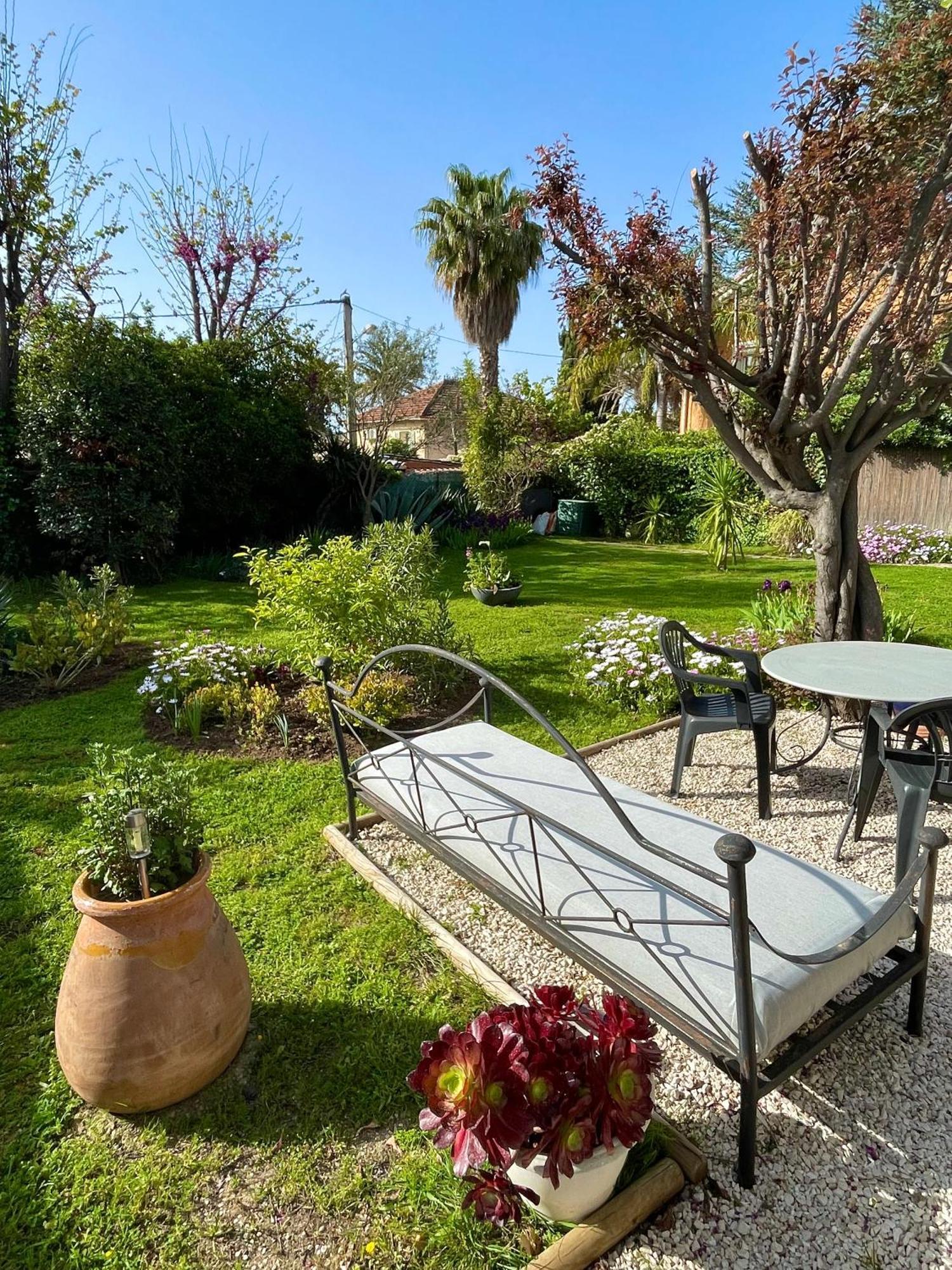 Appartement Rez De Villa Proche Port Et Plages De Sanary Esterno foto